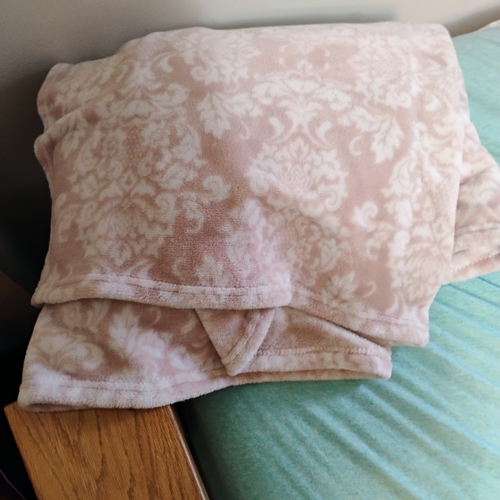 Elegant Pink and White Damask Throw Blanket